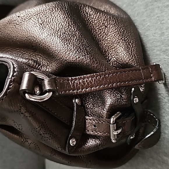 Louis Vuitton Logo Mahina XL Hobo - Picture 4 of 15